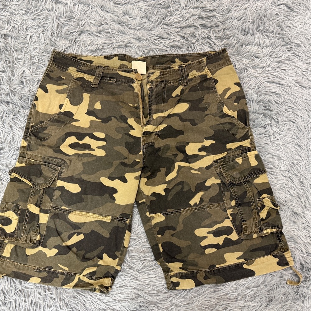 Hollister Men's Camouflage Cargo Shorts